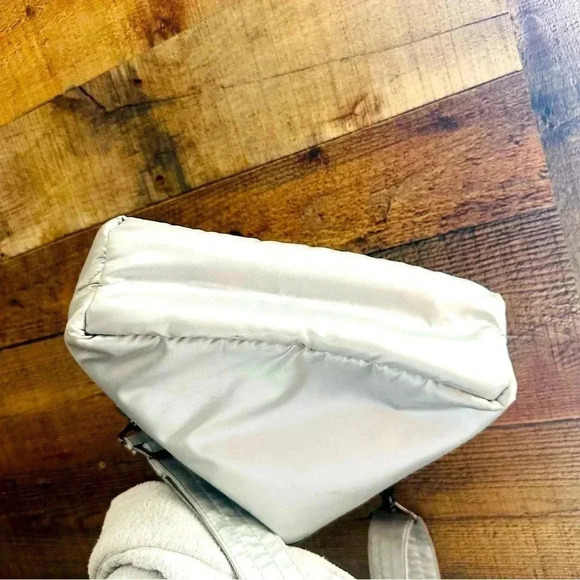 Lug RFID Medium Crossbody - Flare 2 - Picture 11 of 11